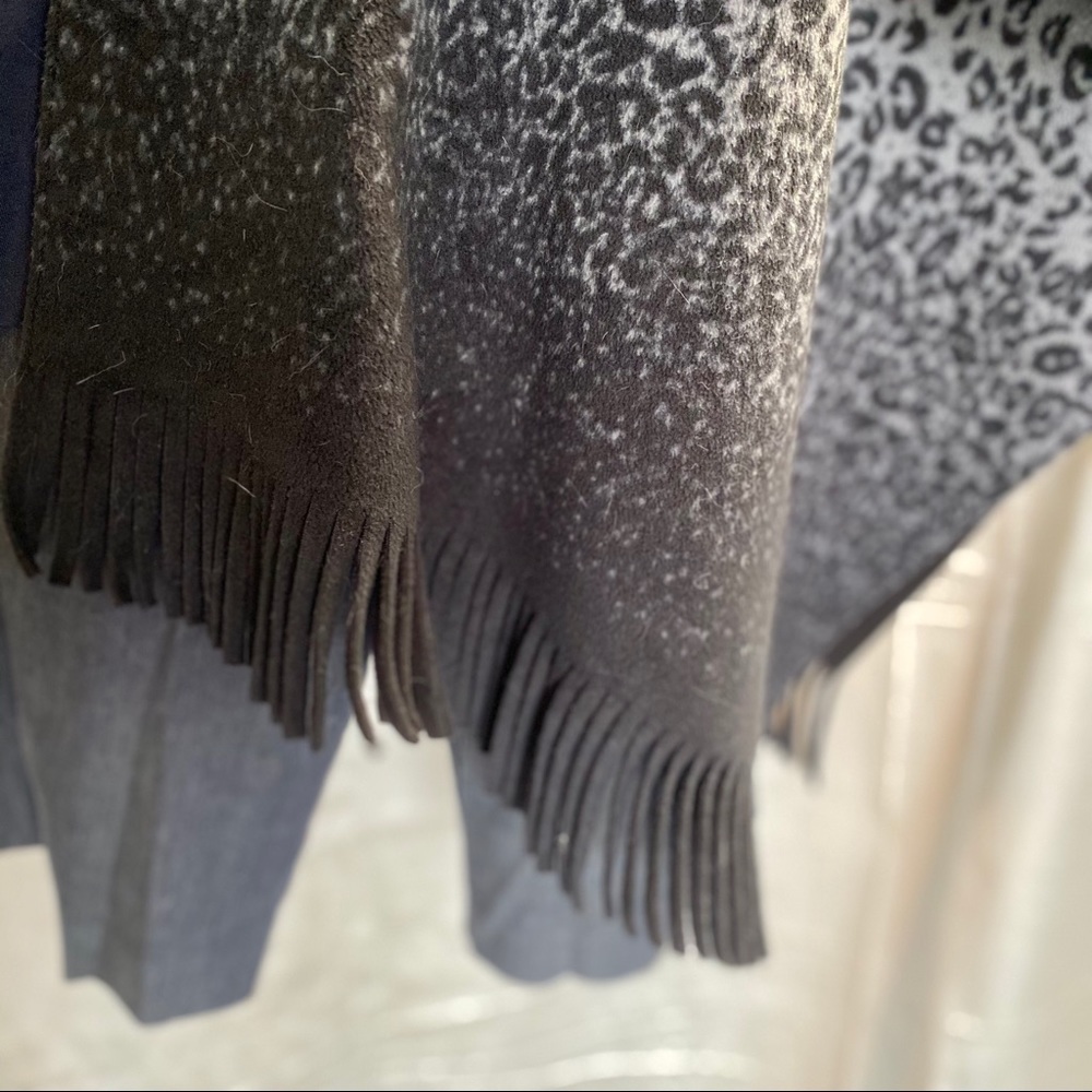 Lightweight Black Gray Versatile Wrap! - Picture 5 of 13